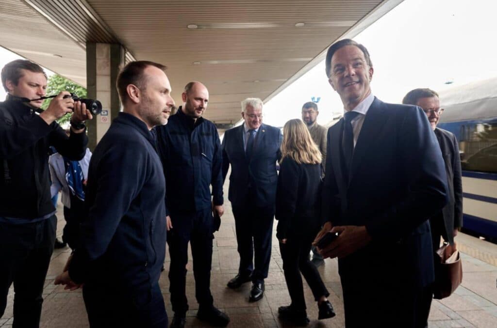 Mark Rutte a ajuns la Kiev într-o vizită neanunțată. NATO își reafirmă sprijinul pentru Ucraina după atacurile rusești