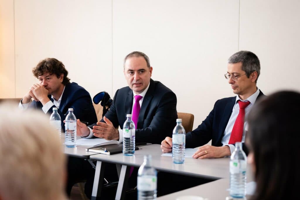 Alexandru Nazare, discuții la Viena cu investitorii: România poate aspira la îmbunătățirea ratingului de țară