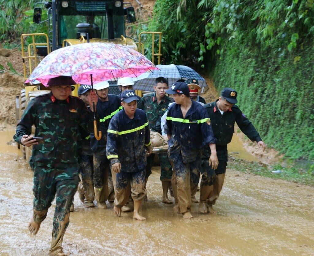 Tragedie în China: 21 de oameni au murit în urma unei alunecări de teren