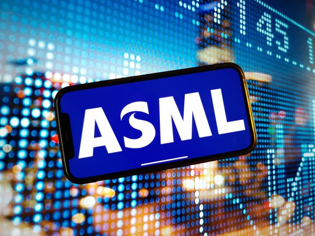 Statele Unite, îngrijorate că un echipament ASML pentru cipuri ar fi ajuns în China