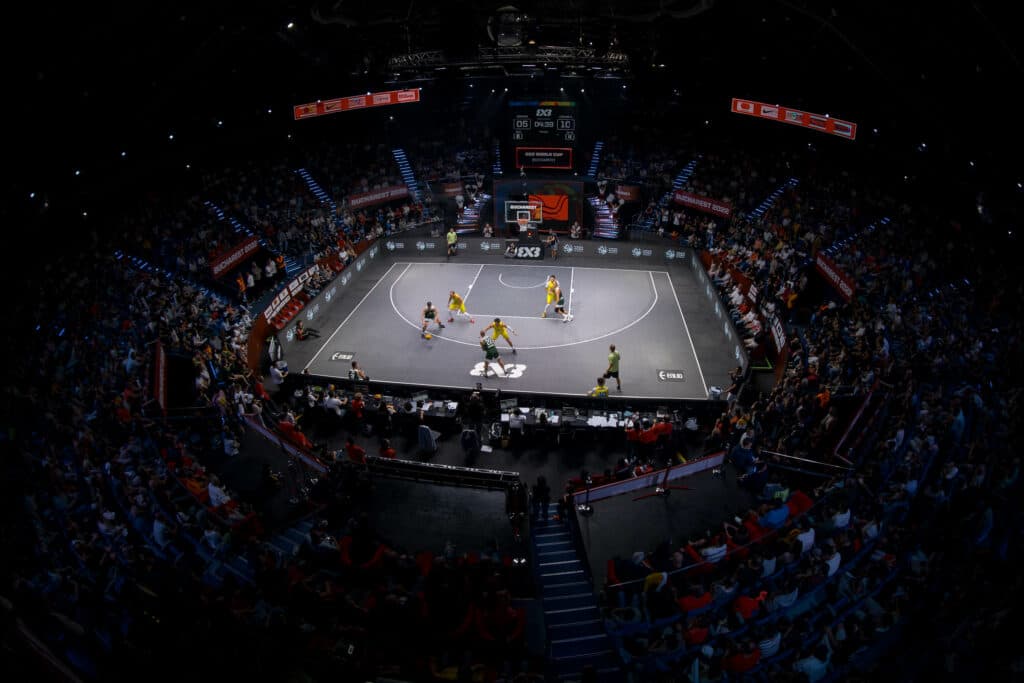 Baschetul 3×3 revine la Circ: Spectacol la înălțime cu jucători de top din clasamentul mondial și artiști acrobați din toată lumea