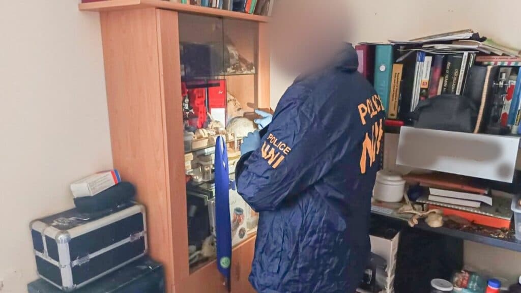 Odioasa poveste a unui canibal angajat la un spital din Budapesta / Împătimit colecționar (și consumator!) de părți anatomice umane