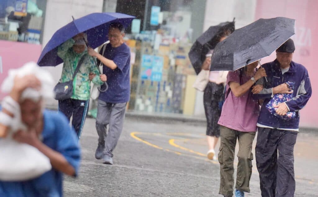Hong Kong paralizat de ploi extreme. Autoritățile au emis cel mai grav nivel de alertă