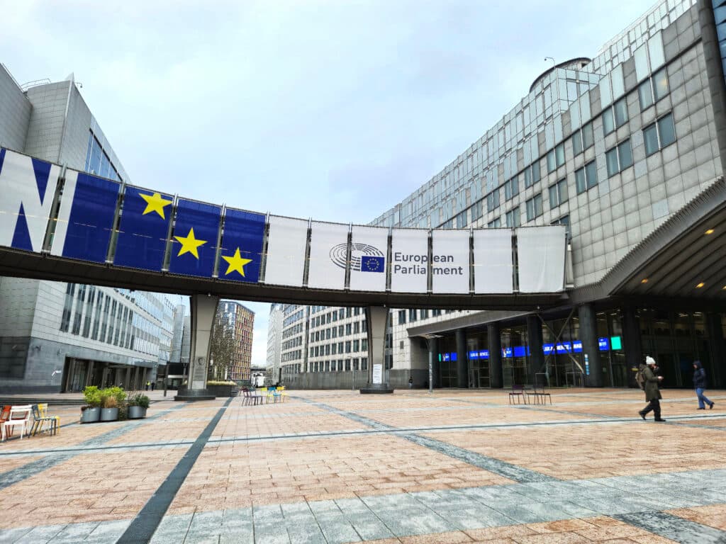 Scandal de spionaj la Bruxelles. O rețea maghiară a vizat oficiali ai Uniunii Europene