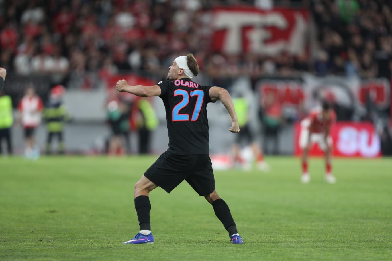 VIDEO Darius Olaru, „Rambo de la FCSB”, bucurie nebună după victoria cu Dinamo! Imagini de neuitat pentru fanii roș-albaștrilor