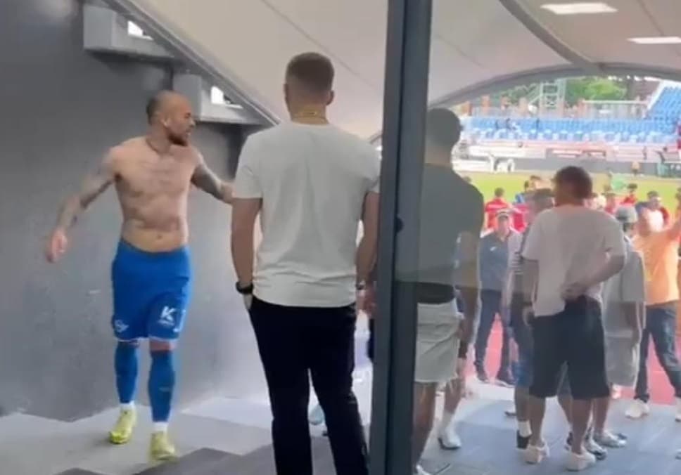 EXCLUSIV Scandal la vestiare! Denis Alibec: „M-ați înjurat tot meciul, în p**a mea!”. Cine l-a acuzat că s-a luat de niște copii