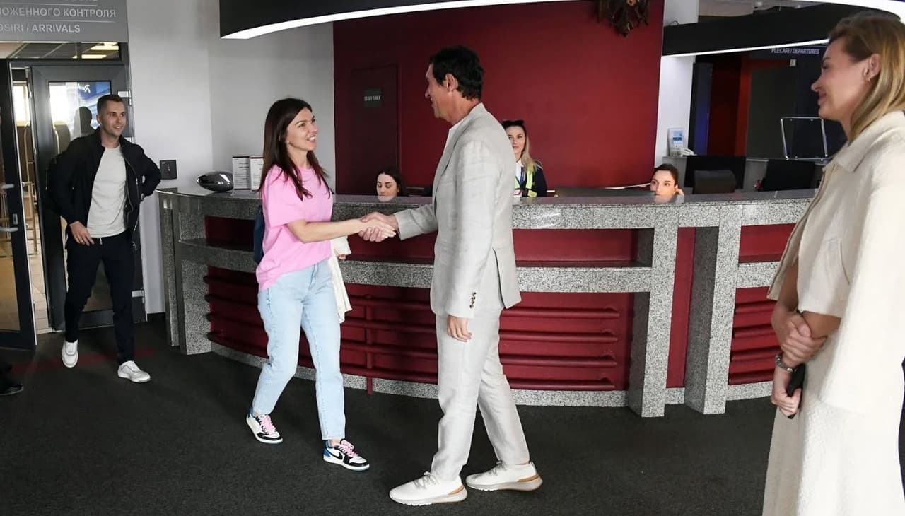 Ce a găsit Simona Halep în camera de hotel din Chişinău, deasupra patului