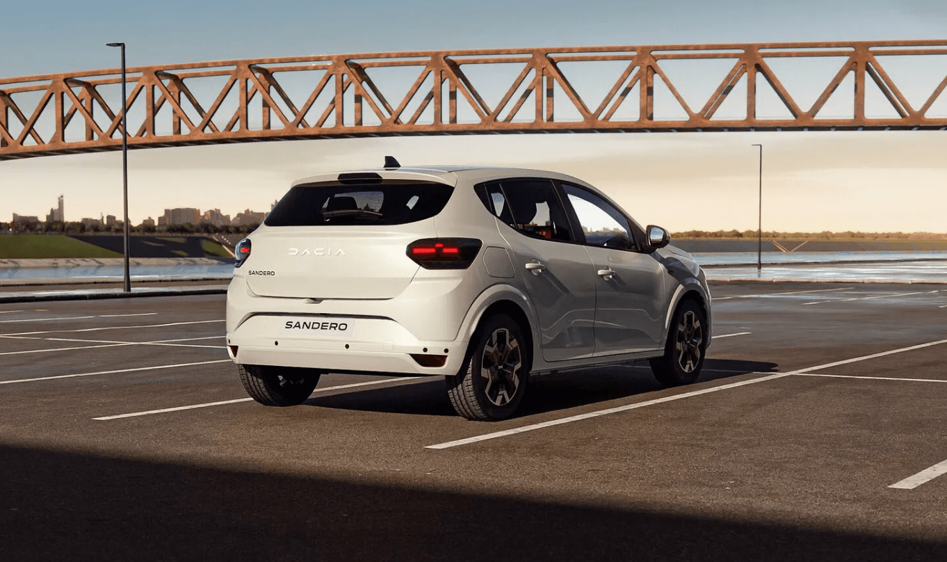 Italienii au dat verdictul despre Dacia Sandero Full Hybrid: „Se luptă cu chinezii!”