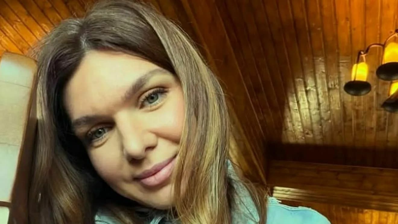 Sponsorul i-a dat un buchet de trandafiri Simonei Halep direct în avion