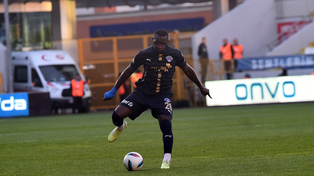 MERCATO Deja-vu la FCSB! Anunț despre transferul internaționalului ghanez Opoku: „Are istoric de accidentări grave”
