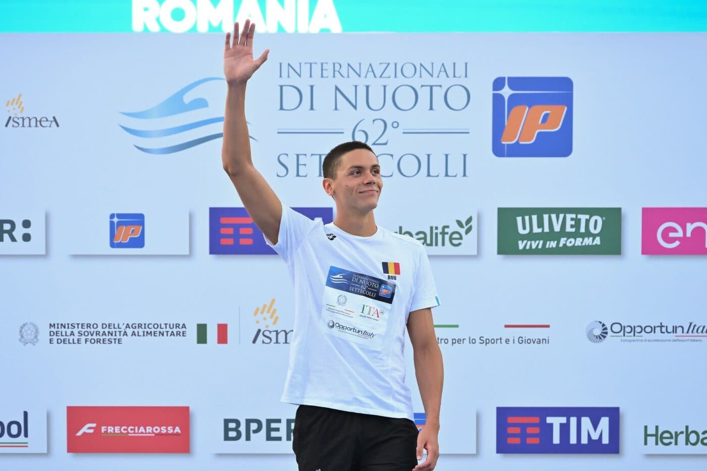 David Popovici, gest superb după medalia de aur de la 200 de metri liber! Cui i-a dedicat victoria: „Vreau să afle de la voi”