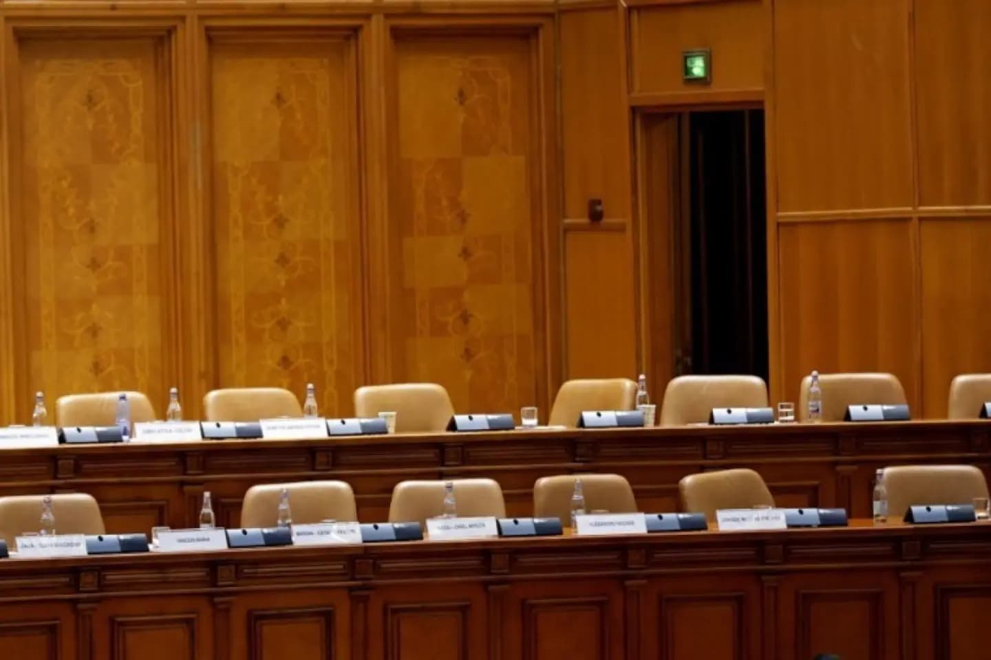 AUR cere să fie lăsat să guverneze, USR și PNL exclud guvernarea alături de PSD