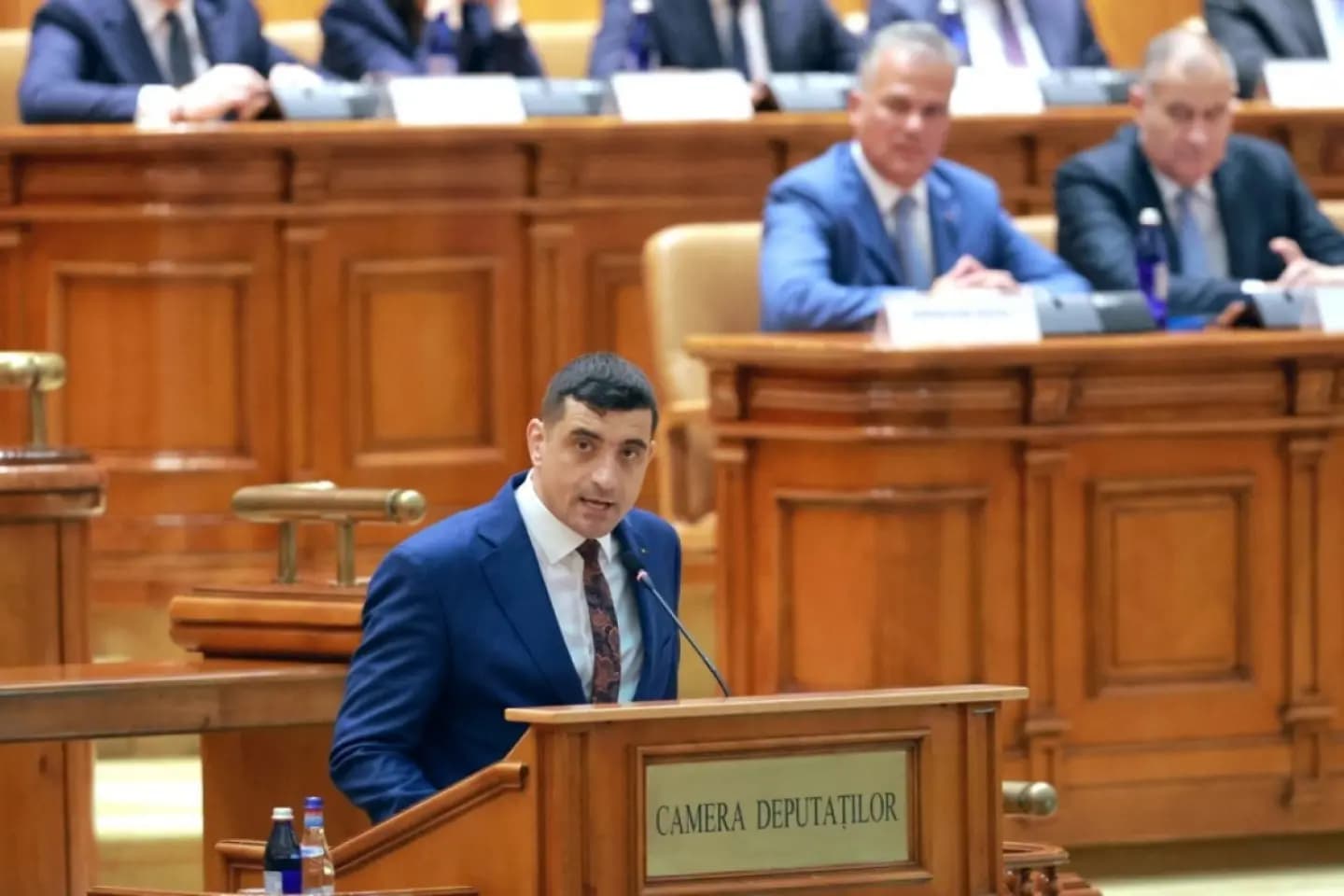 Guvernul Veștea a fost respins de Parlament