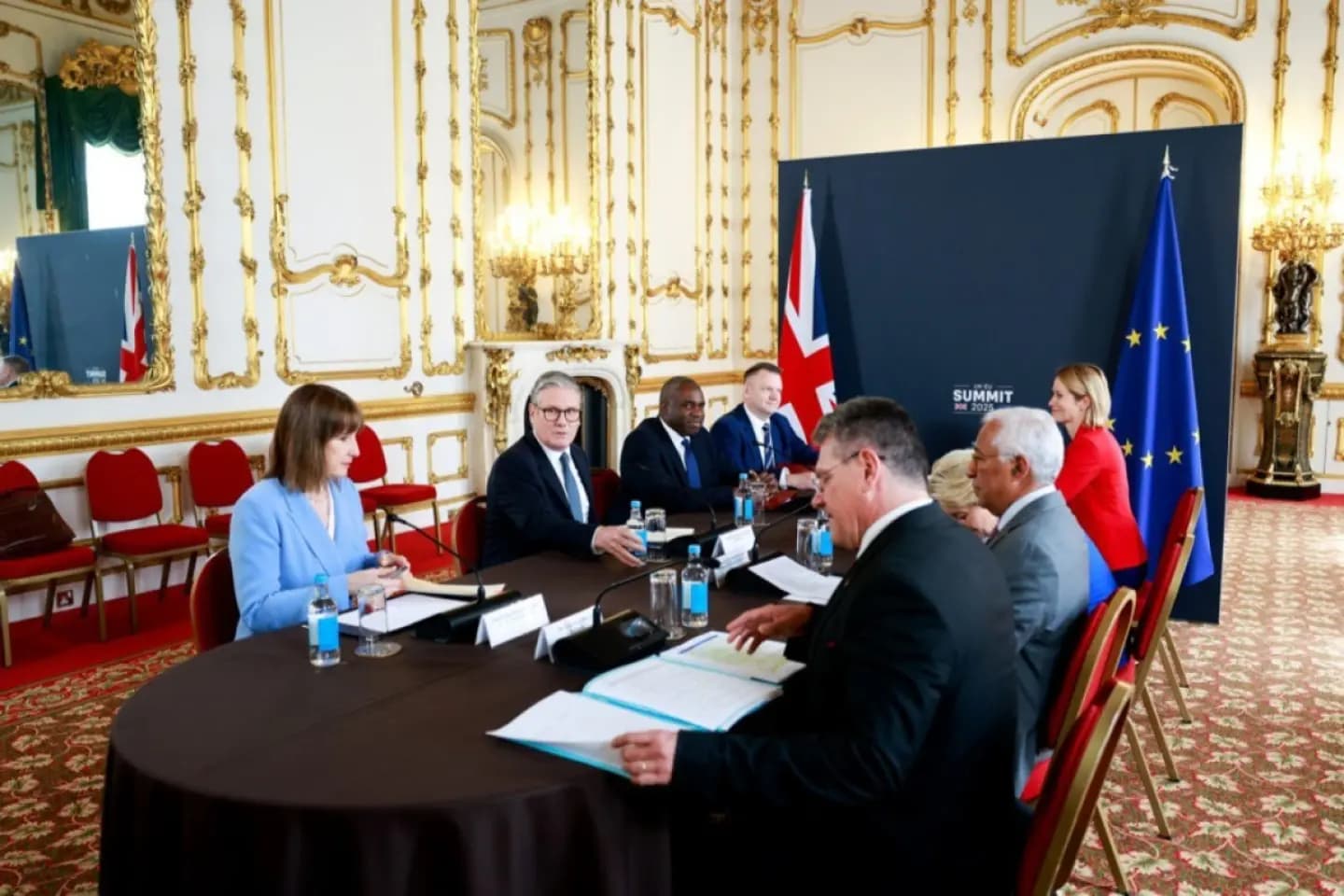 Guvernul britanic se declară dezamăgit de amânarea summitului cu Uniunea Europeană