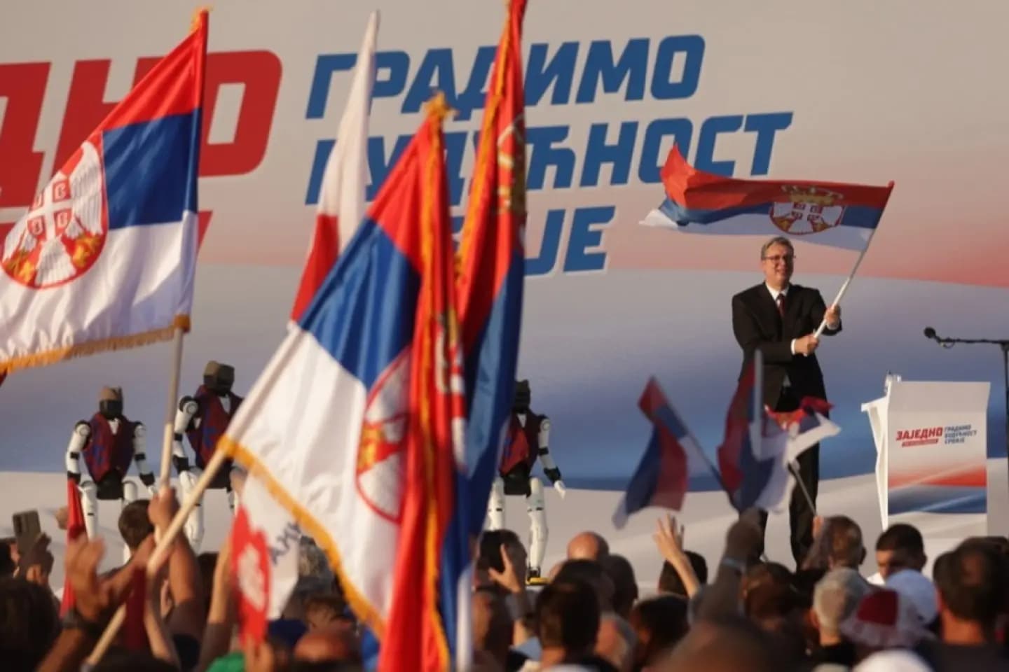 Președintele Serbiei Aleksandar Vucic îşi anunță demisia