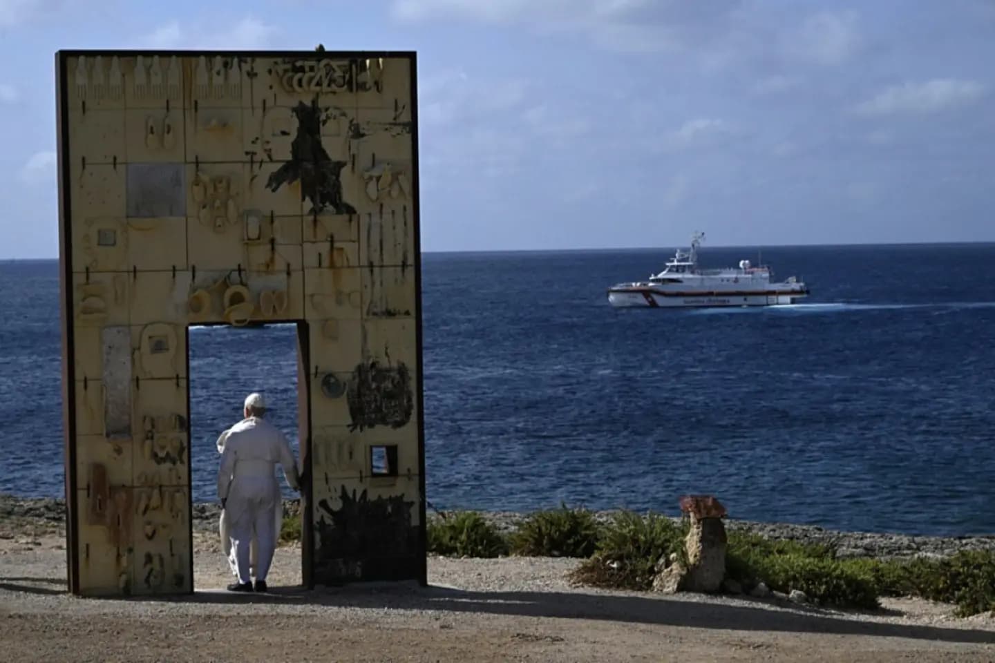 Vizită istorică a Papei pe insula Lampedusa