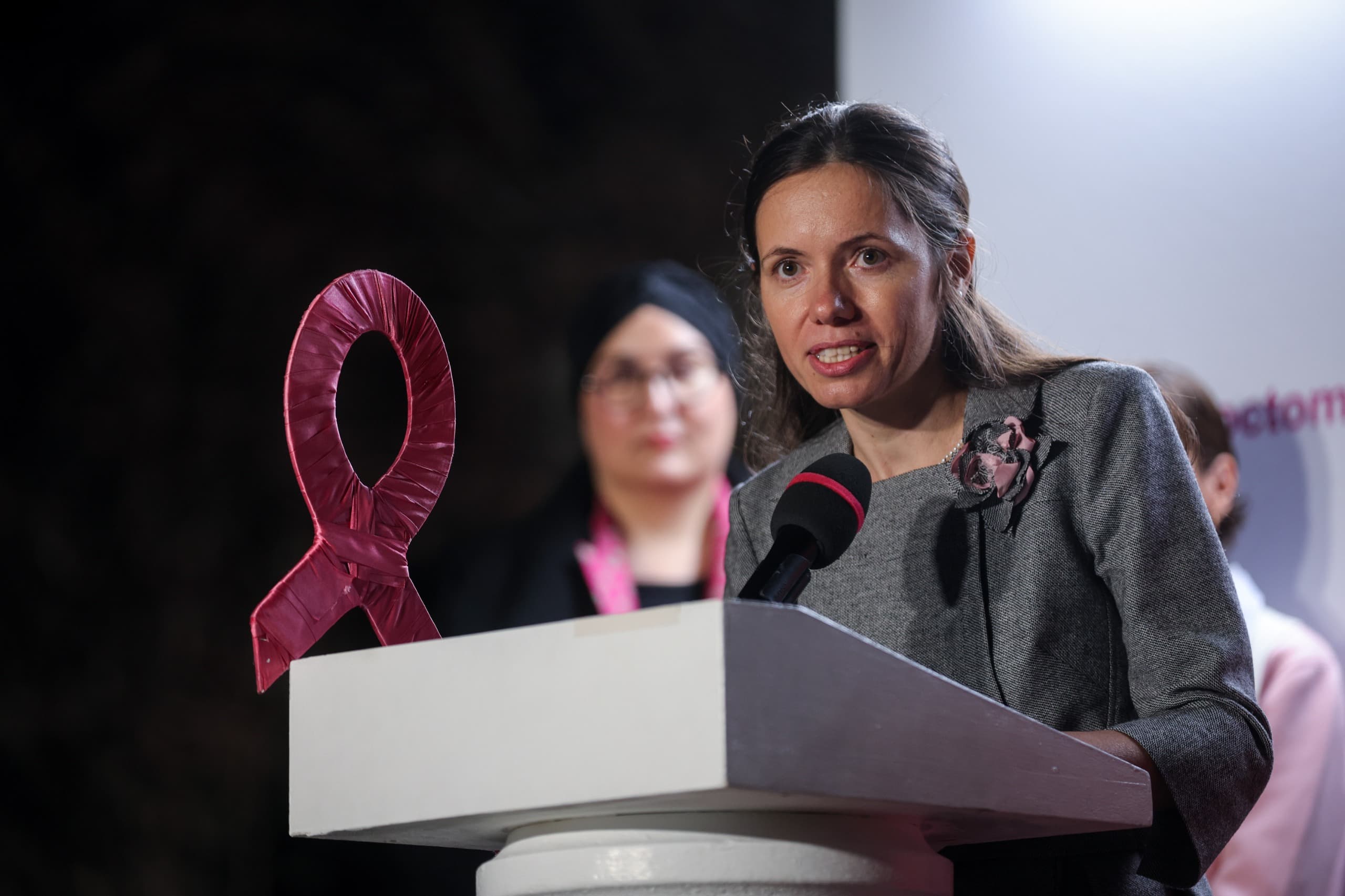 Mirabela Grădinaru: Adicţiile în rândul copiilor şi adolescenţilor nu sunt o problemă care poate fi rezolvată izolat. Atunci când familia, comunitatea, şcoala şi instituţiile publice lucrează împreună, doar atunci vom putea avea rezultate concrete