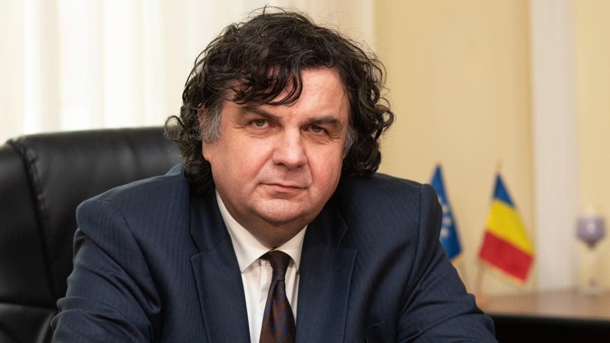 Rector UPT: Informaţia e peste tot acum. Suntem în Vestul săbatic pe internet. Nu prea avem reguli. Copilul trebuie să înţeleagă de ce nu e bine ca o temă să fie generată de AI şi m-aştept ca profesorul să îi pună nişte întrebări