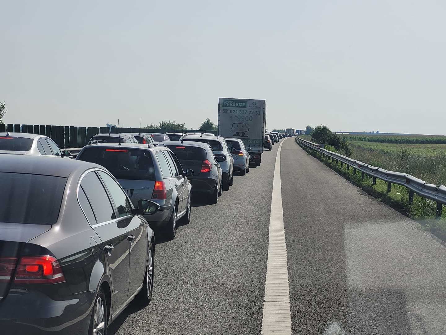 Valori de trafic ridicate pe sensul spre Capitală al A1 Bucureşti-Piteşti, fiind formate coloane care staţionează/ Aglomeraţie şi pe A2 Bucureşti-Constanţa, A3 Bucureşti-Ploieşti, A7 Ploieşti-Adjud, DN 1 Ploieşti-Braşov şi DN 7 Piteşti-Sibiu