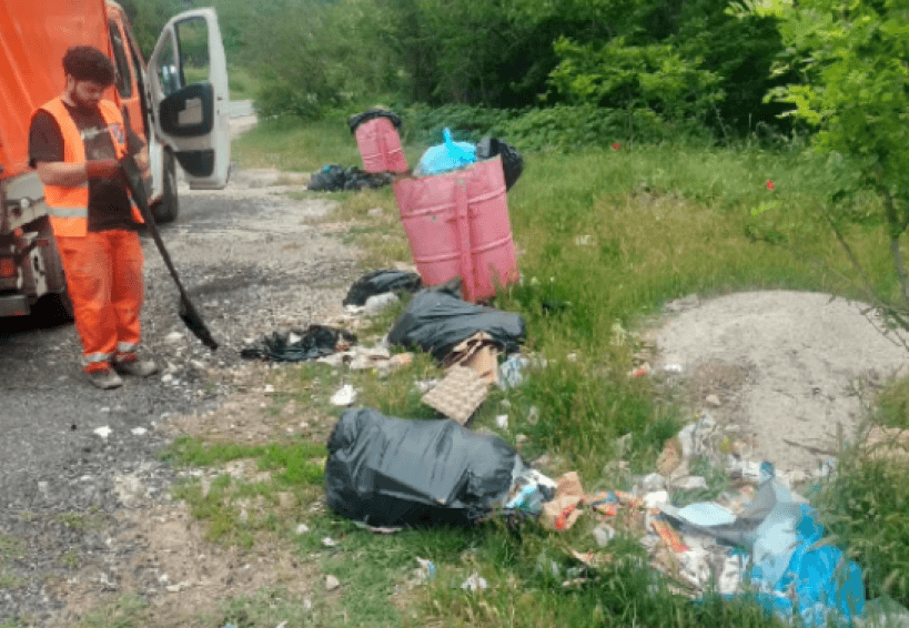 CNAIR: Munţi de gunoaie, saci menajeri abandonaţi şi parcări transformate în depozite improvizate de deşeuri, pe Clisura Dunării, una dintre cele mai circulate şi apreciate rute turistice din România/ Apelul reprezentanţilor instituţiei - VIDEO