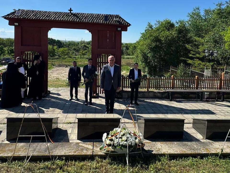 Ilie Bolojan a depus o coroană la Mănăstirea Eroilor Români de la Ţiganca, din Republica Moldova, în memoria soldaţilor români morţi în 1941: Ne plecăm frunţile în faţa sacrificiului celor care au luptat pentru ţară şi pentru idealurile generaţiei lor