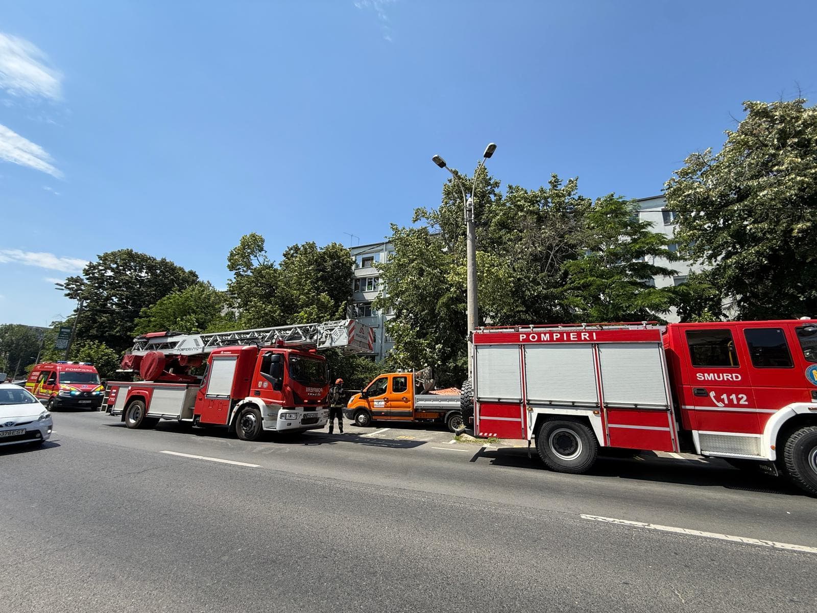 Scurgeri de gaze la o ţeavă care face legătura cu un bloc, în Sectorul 3 din Bucureşti/ Au fost evacuaţi locatarii din cele şase scări ale blocului, fiind vorba despre 90 de persoane