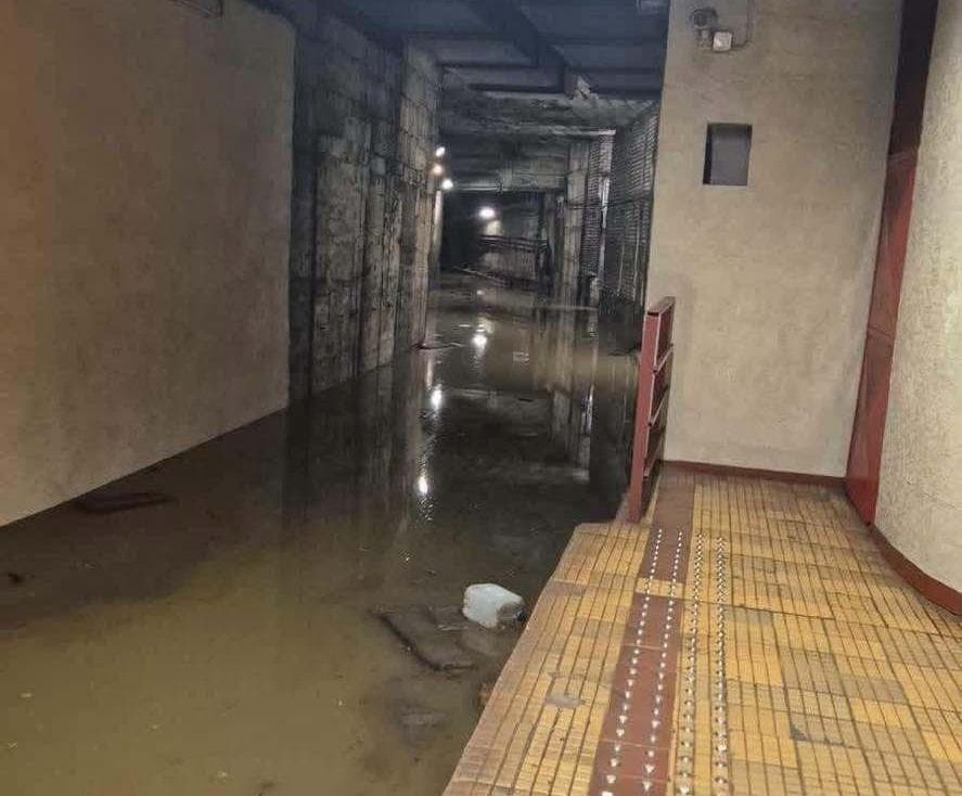 Inundaţiile de la metrou readuc în discuţie o soluţie de prevenţie utilizată în marile oraşe europene: batardouri mobile pentru accesele vulnerabile - FOTO
