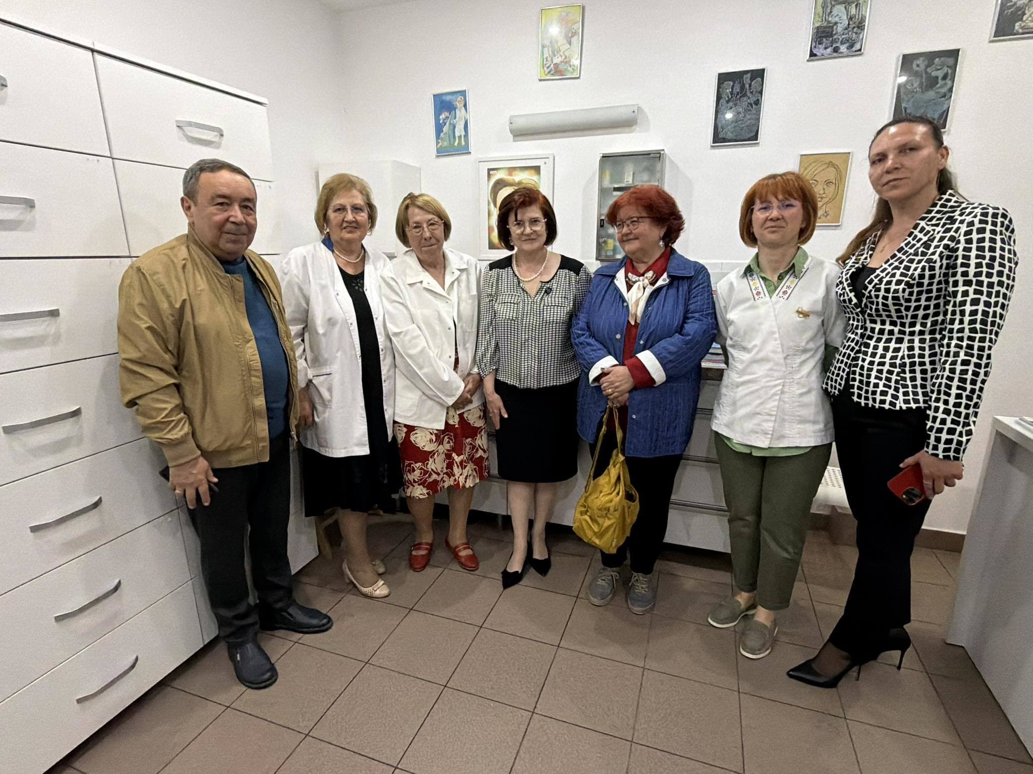 Colegiul Medicilor: Medicina de familie - unul dintre pilonii funcţionali ai sistemului medical românesc, în special în comunităţile mici şi în mediul rural / Provocările domeniului - deficit de medici, birocraţie excesivă, lipsa digitalizării eficiente
