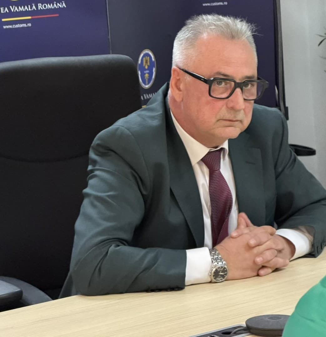 Preşedintele Autorităţii Vamale Române, Mihai Savin, reţinut de procurori, alături de alte două persoane din cadrul instituţiei