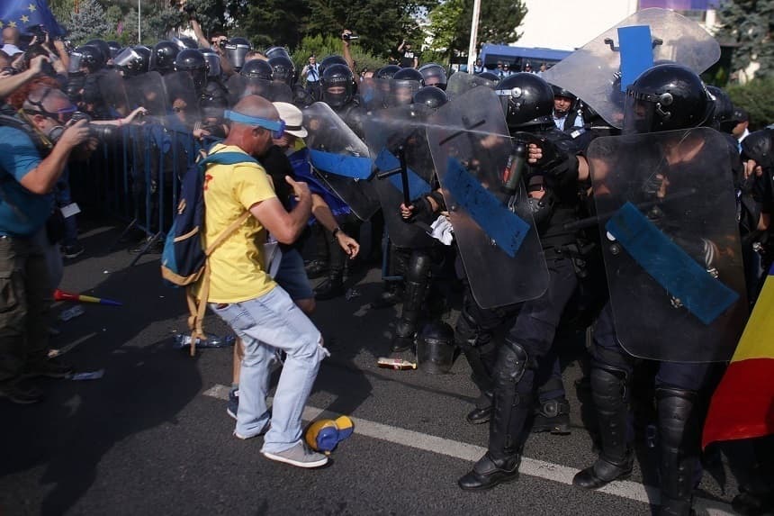 A doua zi de dezbateri în dosarul „10 August”, la Tribunalul Militar Bucureşti/ Printre cei judecaţi pentru intervenţia în forţă din 2018, foşti şefi ai Jandarmeriei/ Cinci luni până la prescrierea faptelor