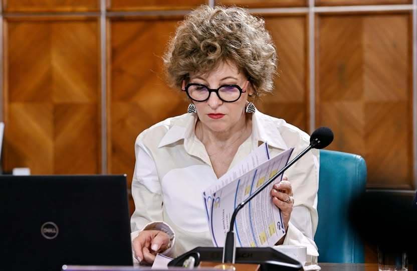Nicuşor Dan nu vrea să se pronunţe în privinţa acuzaţiilor aduse Oanei Gheorghiu: Nu sunt eu organul competent să fac încadrări juridice: Trebuie să ne uităm la marea, uriaşa corupţie, la miliardele de euro pe care le pierdem din marea evaziune