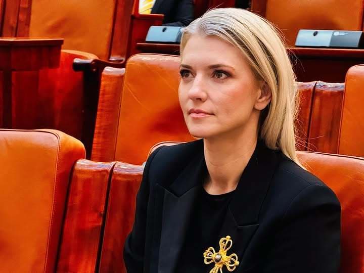 UPDATE - Alina Gorghiu afirmă că liberalii vor avea cinci portofolii în Guvernul Veştea / Lista de miniştri şi Programul de guvernare ar urma să ajungă luni în Parlament / Guvernul Veştea, votat de ”un număr relevant” de parlamentari