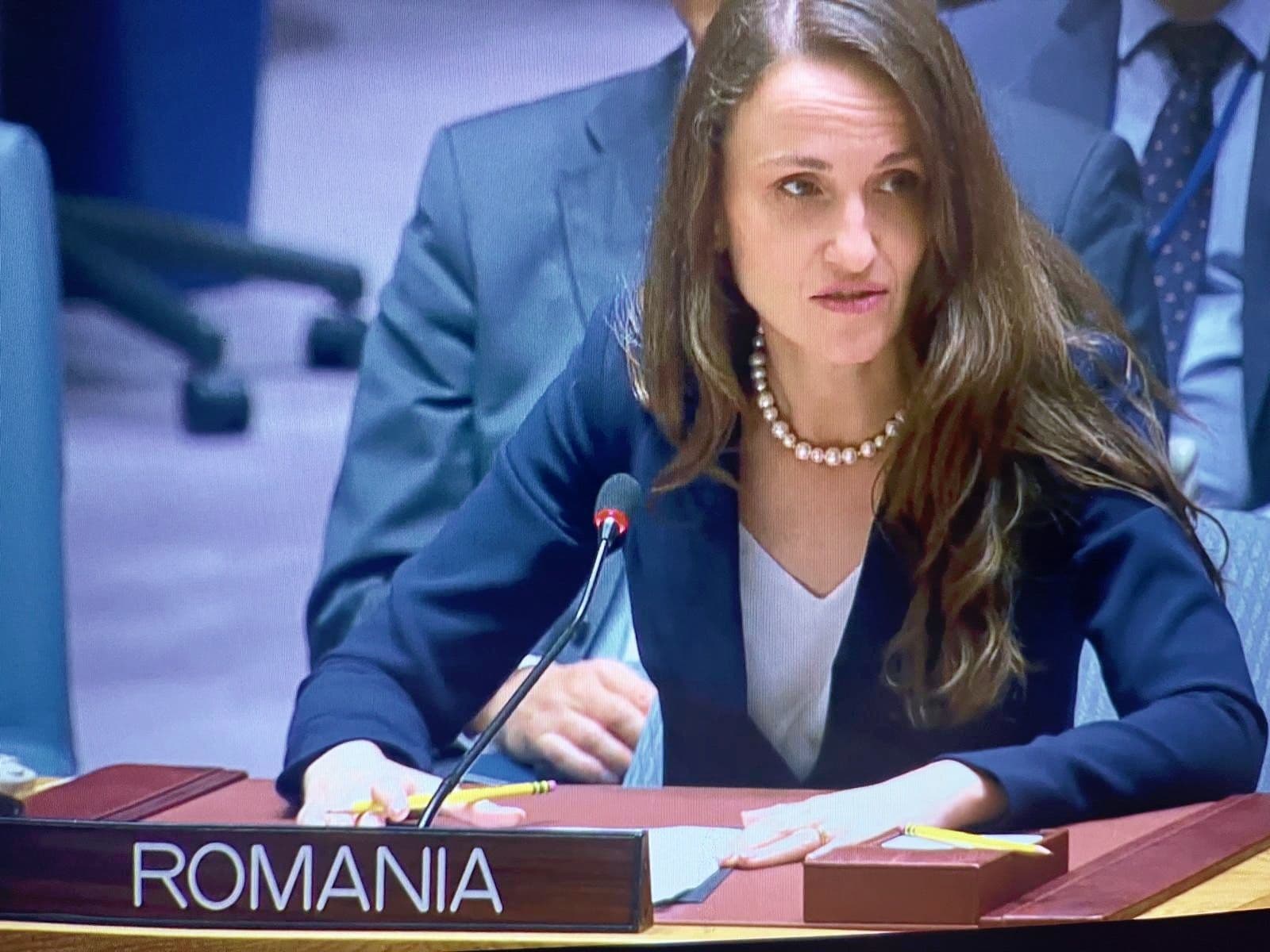 Oana Ţoiu, după depunerea listei de miniştri: Românii s-au săturat de decizii luate pe furiş, improvizate, de fişiere circulate la miezul nopţii / Convocarea birourilor permanente a fost făcută tot la miezul nopţii pentru mâine dimineaţă