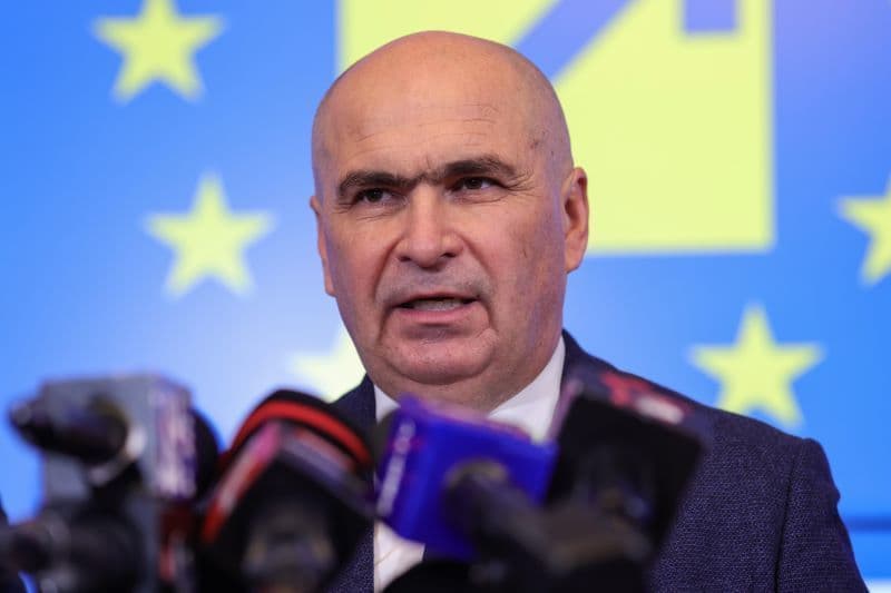 Bolojan: Dacă preţul motorinei va rămâne ceva mai mare, Guvernul a lucrat la o nouă schemă de plafonare / O vom putea promova ca proiect în Parlament în sesiunea care ar putea fi convocată