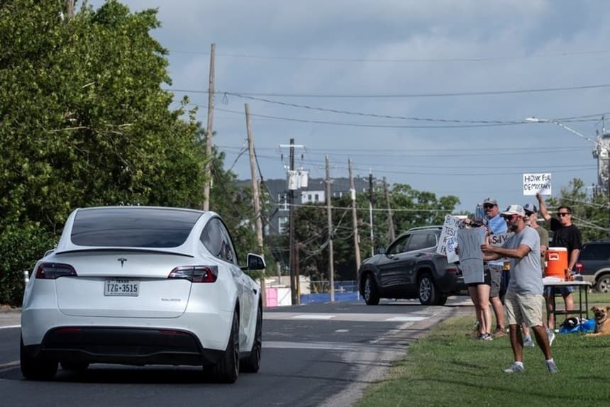Tesla extinde serviciul de robotaxiuri complet autonome în întreaga zonă metropolitană Austin