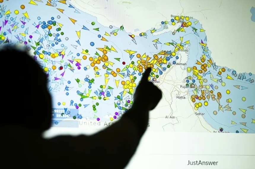 Petrolierele iraniene încep să iasă din zona de blocadă a SUA - site de urmărire