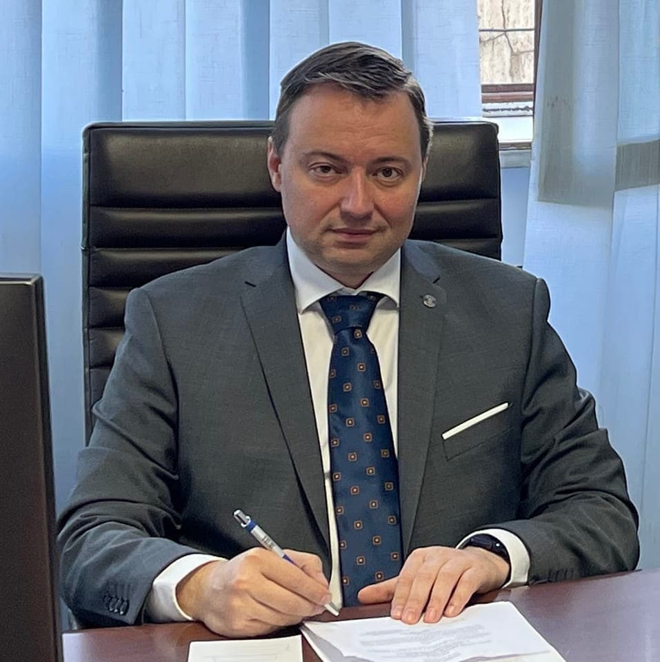 AUDIERI ÎN COMISII - Ministrul desemnat al Transporturilor, Cristian Pistol: Nu vom renunţa la TAROM. Dincolo de planul de restructurare aprobat de CE, este compania care de fiecare dată când a fost o criză undeva, în lume, a adus românii acasă