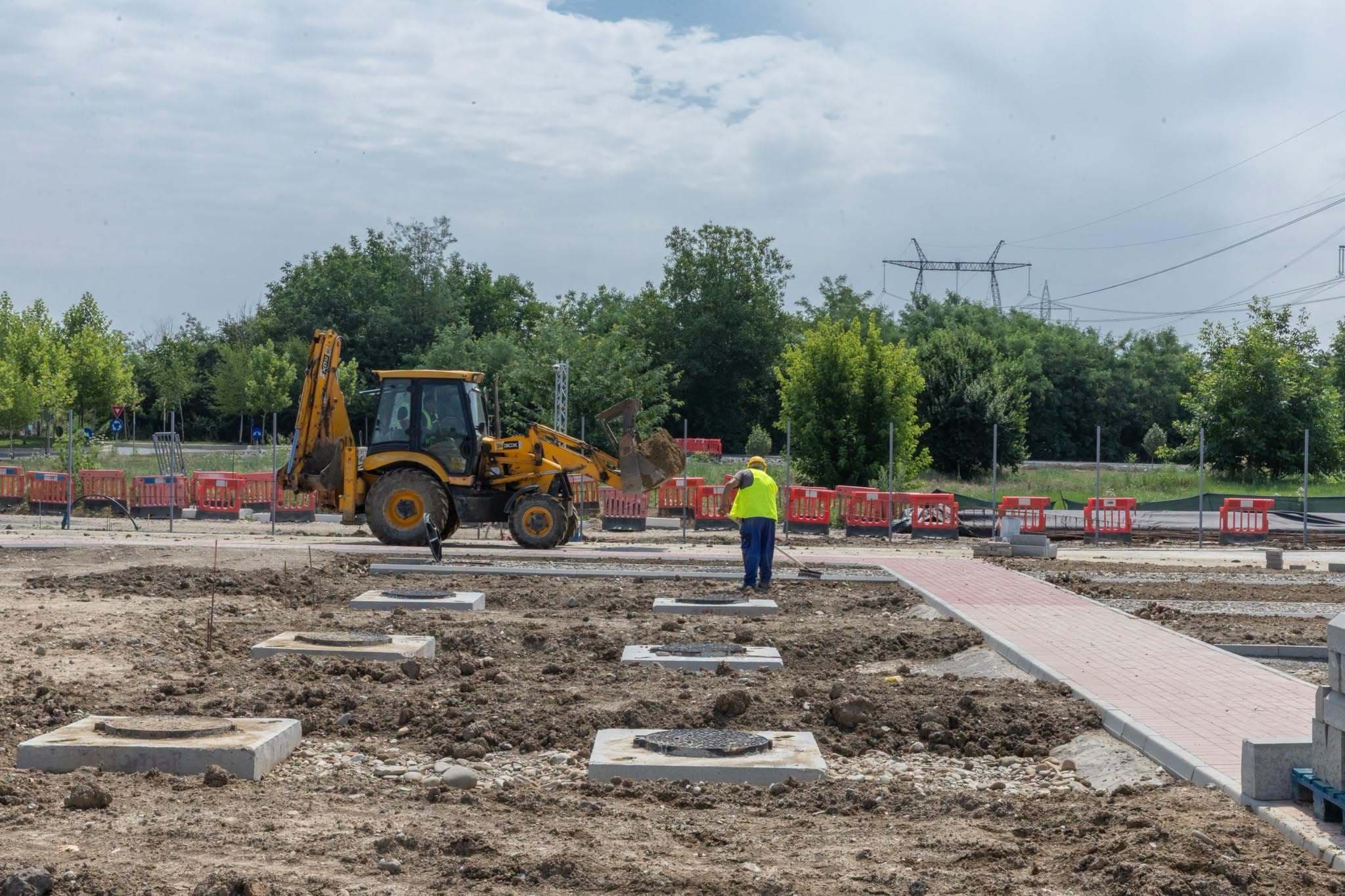 Trei mari bazine de retenţie a apelor pluviale, construite în Bucureşti / Cel mai avensat este în Sectorul 3 / Ciucu: Canalizarea nu a fost proiectată pentru a suporta asemenea debite de apă, cum au fost zilele trecute