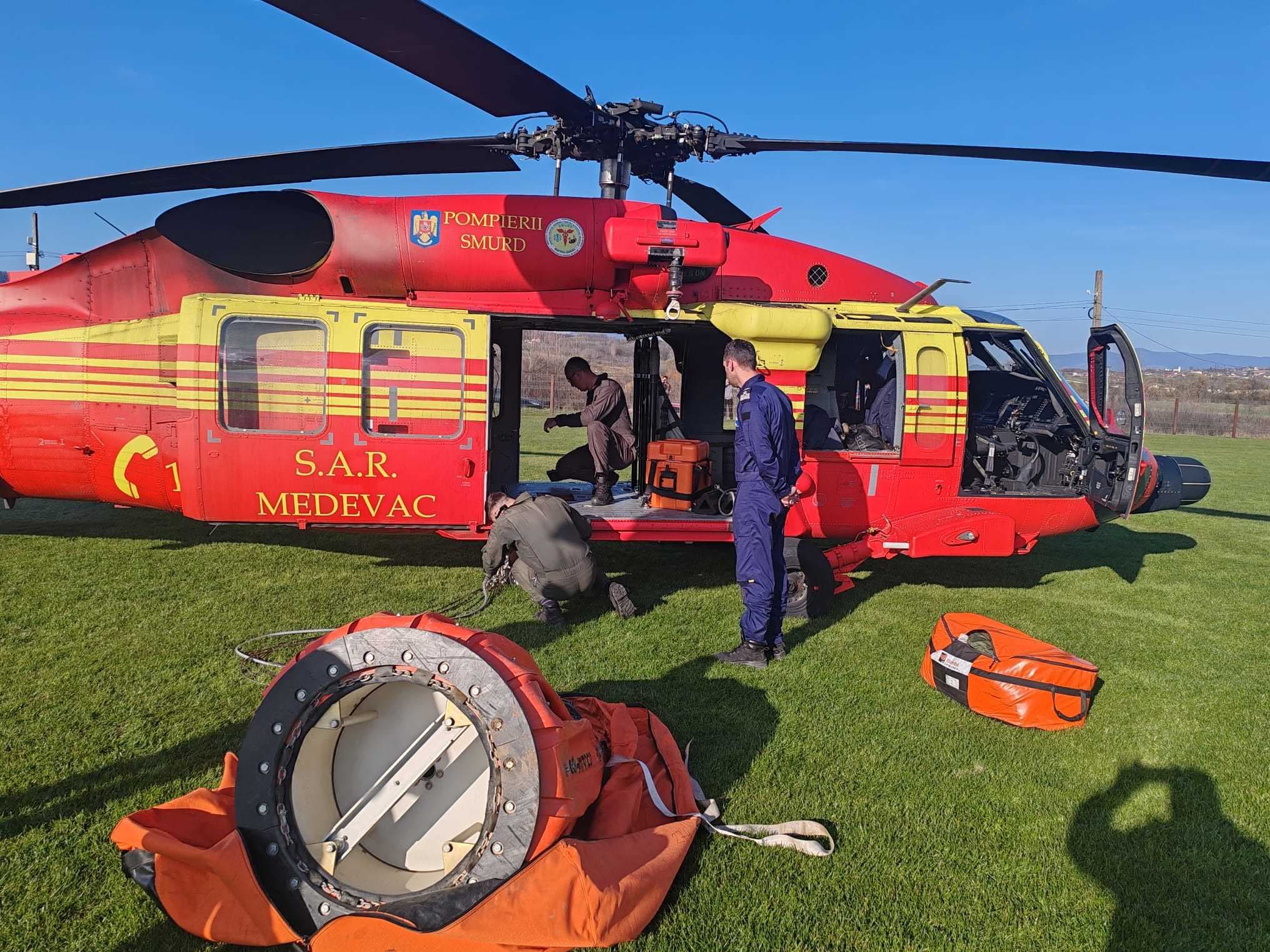 Satu Mare: Un incendiu izbucnit în noaptea de sâmbătă spre duminică s-a extins pe o suprafaţă de 150 de hectare. Un elicopter intervine în sprijinul salvatorilor care acţionează la sol / Intervenţie şi în judeţul Maramureş - VIDEO