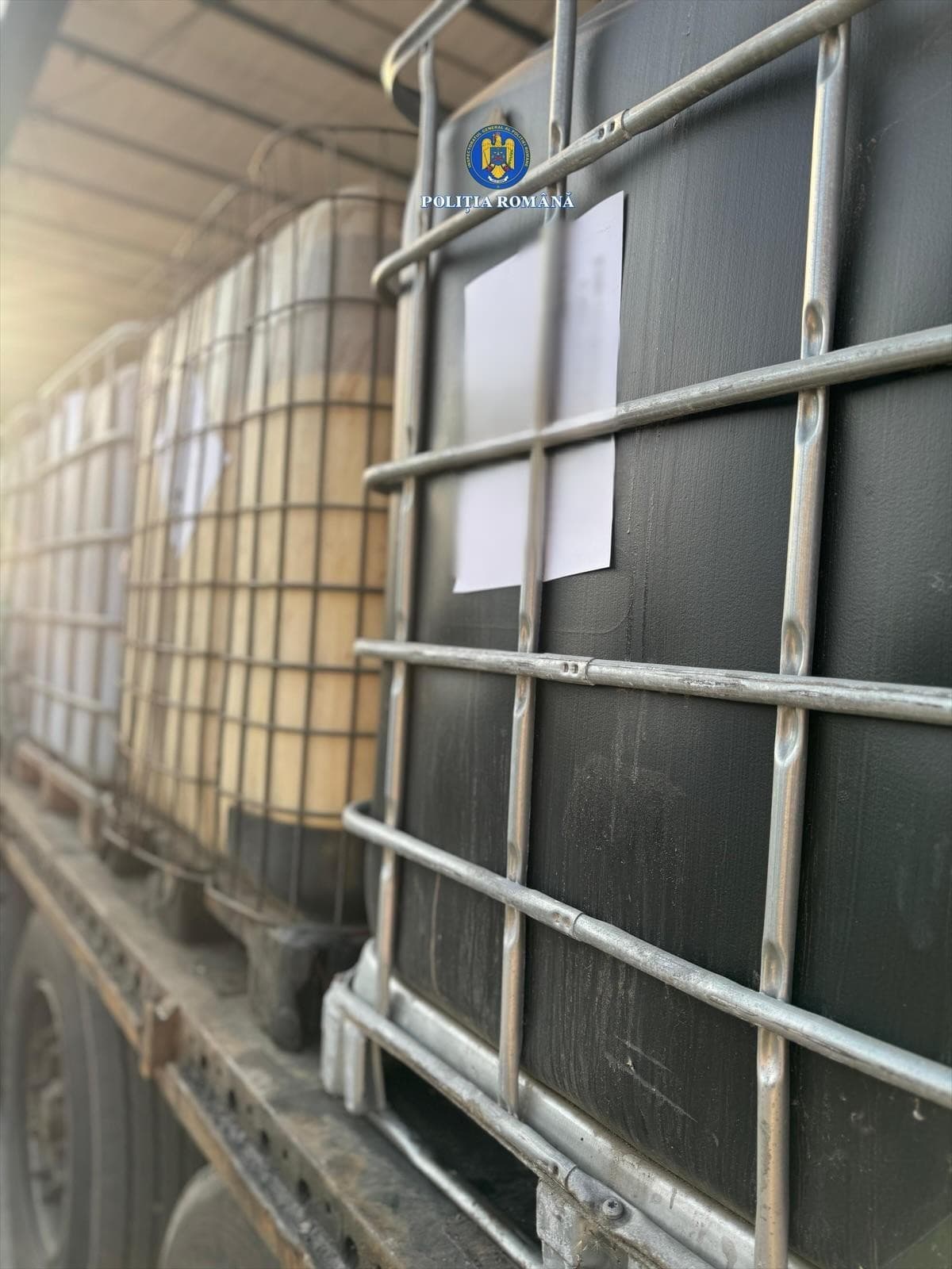 Prahova - 17 percheziţii la punctele de lucru a două firme cu activităţi în domeniul deşeurilor periculoase suspectate că au deversat deşeuri în albia unui râu din municipiul Ploieşti
