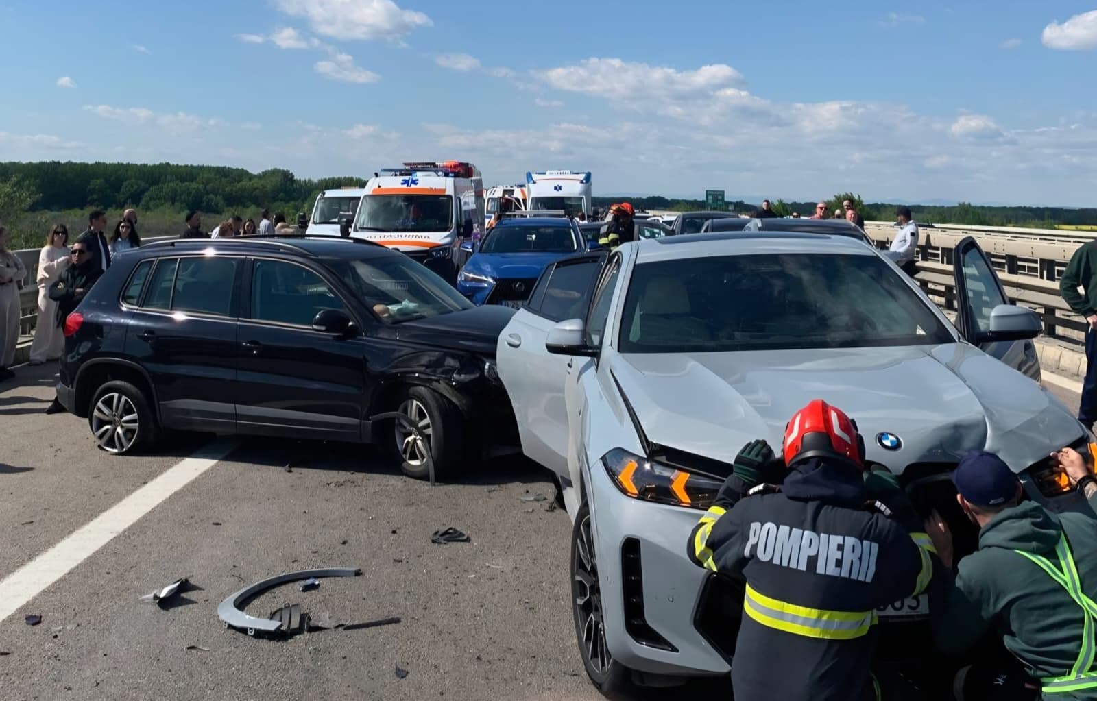 UPDATE - Trei accidente cu nouă maşini implicate, pe autostrada A3, spre Bucureşti/ O persoană a fost rănită/ Trafic rutier restricţionat pe sensul spre Capitală/ Coloana de maşini s-a întins pe câţiva kilometri/ Traficul a fost reluat
