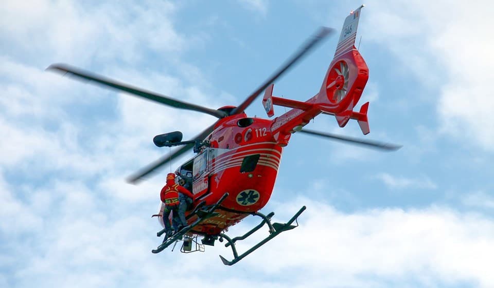 Cluj: Copil de 13 ani, grav rănit, după un accident cu motocicleta, pe un deal/ El este inconştient, urmând a fi preluat de un elicopter SMURD