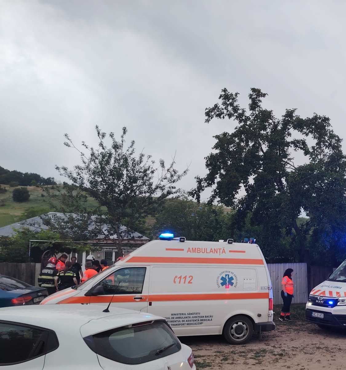 Bacău: Un copil de 5 ani şi doi adulţi, duşi la spital cu arsuri, după explozia unei bulelii