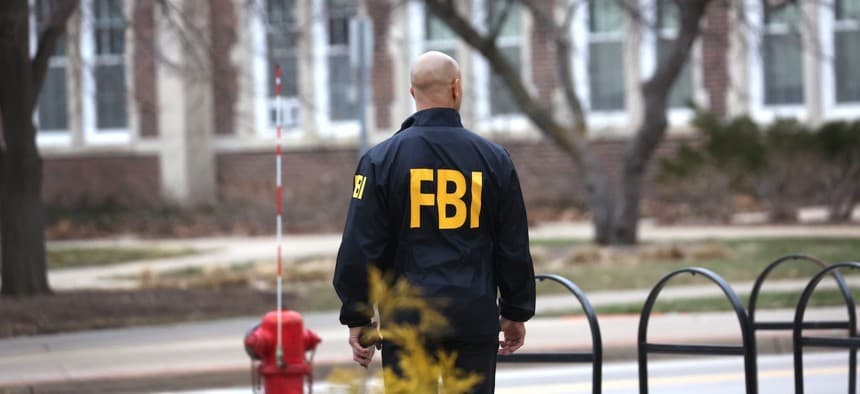 Acuzată că a transmis documente clasificate unui jurnalist, o fostă analistă a armatei americane a fost arestată de FBI