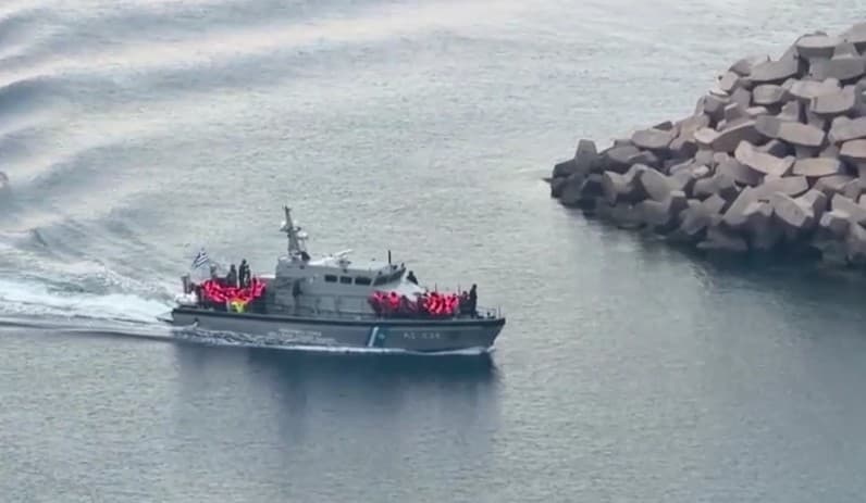 Grecia - 176 de activişti ai „flotei pentru Gaza” au fost debarcaţi în Creta, 31 au fost spitalizaţi