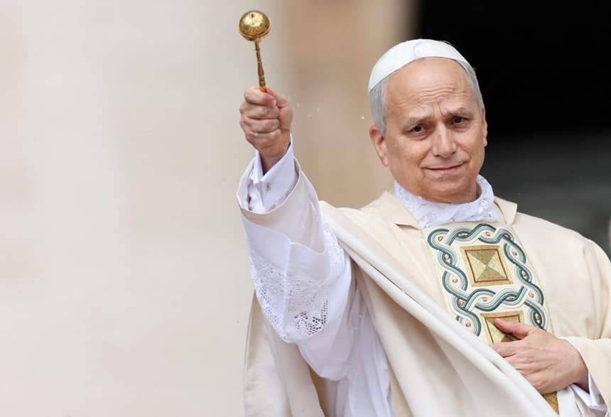 Papa Leon al XIV-lea recunoaşte "concurenţa acerbă" cu Bad Bunny în Spania: "Cred că mulţi ar alege să-l vadă pe Bad Bunny" / Ţine pontiful cu Real Madrid sau cu FC Barcelona?