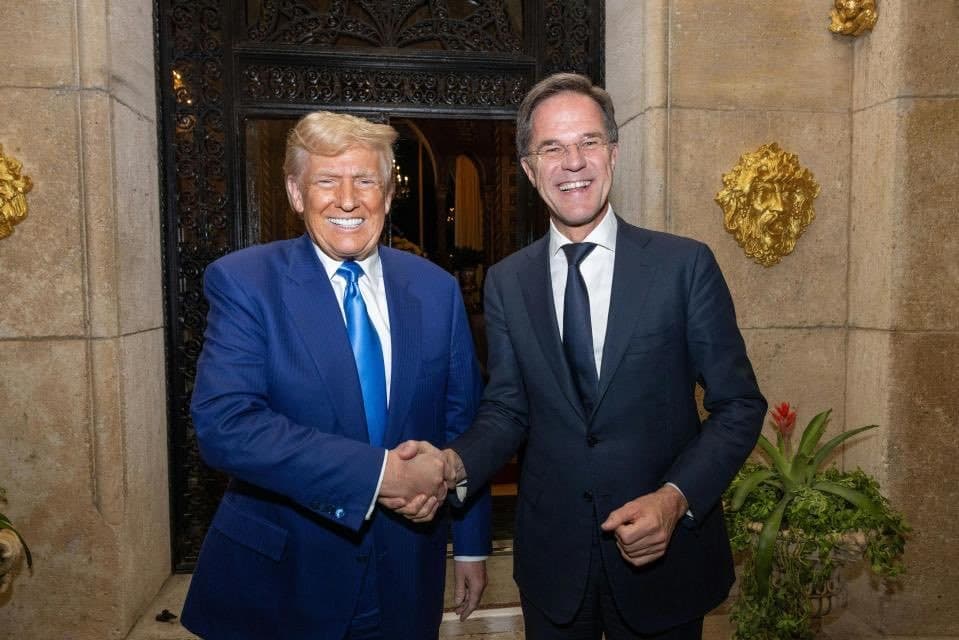 Mark Rutte, secretarul general al NATO, se întâlneşte cu Trump la Casa Albă în încercarea de a atenua tensiunile înaintea summitului din iulie. Italia este nemulţumită de unele declaraţii făcute de şeful alianţei