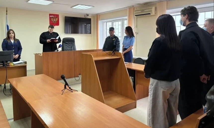 Trei angajaţi ai unui bar de la Orenburg, condamnaţi la închisoare cu privire la participare la ”comunitatea internaţională LGBT”, în ”primul caz penal” de extremism de acest fel din Rusia
