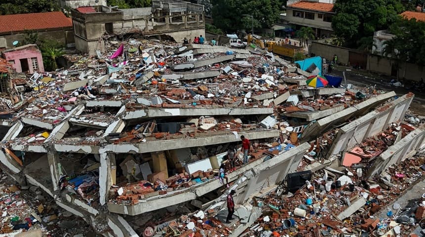 Venezuela - Echipele de salvare încearcă să scoată un bărbat în viaţă de sub dărâmături, la şapte zile după cutremure