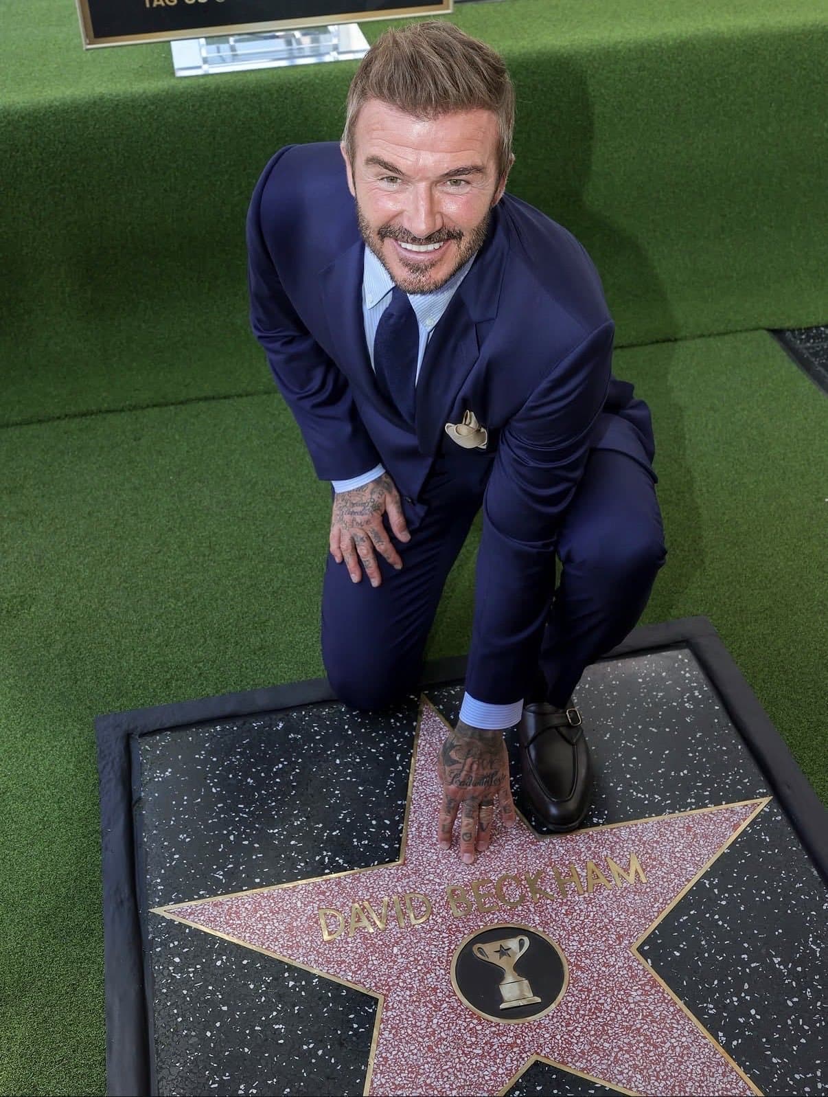 David Beckham a primit o stea pe Walk of Fame, în contextul în care Los Angelesul găzduieşte meciuri din cadrul Cupei Mondiale - VIDEO